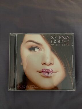 Selena Gomez CD: Kiss and Tell